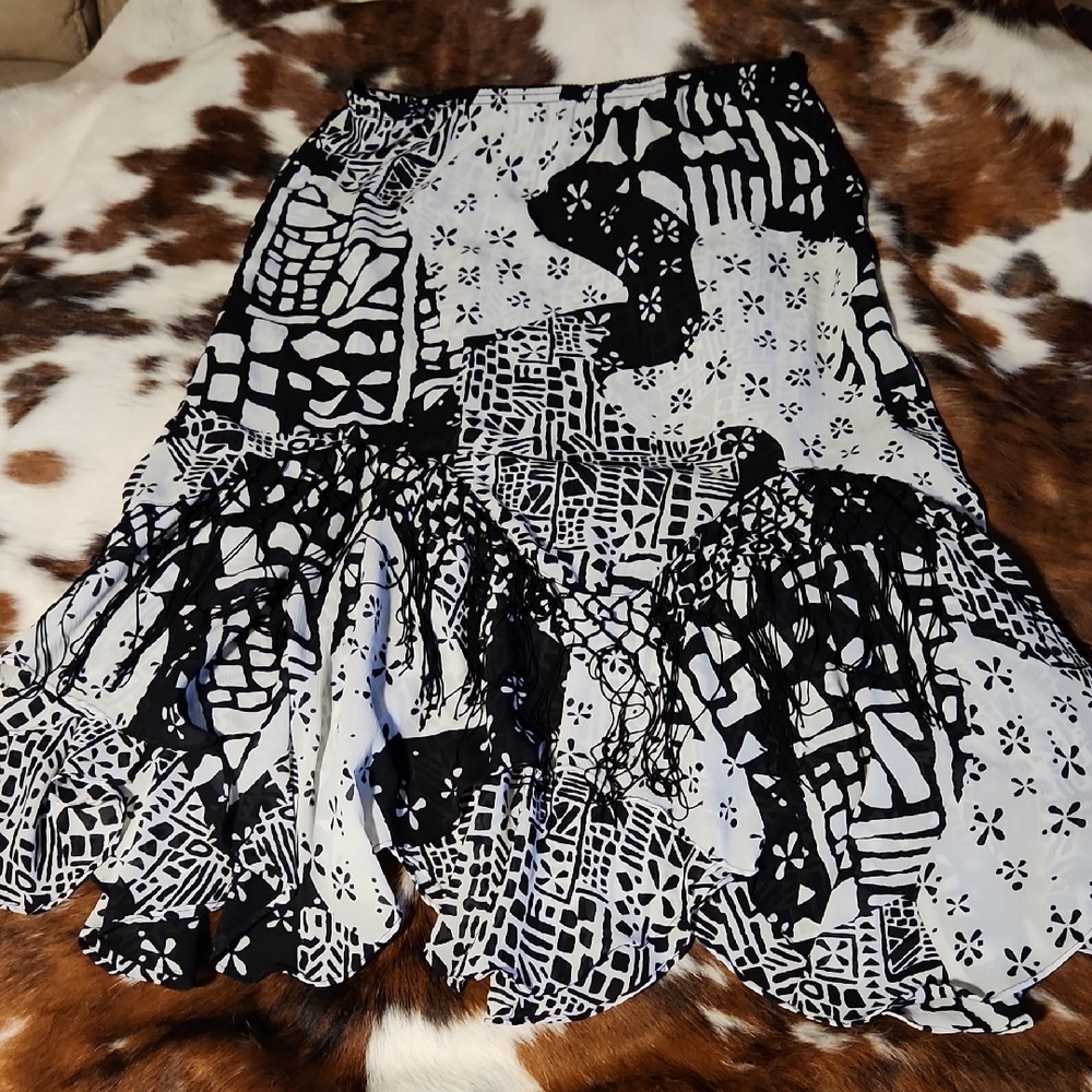 Chic Asymmetrical Black and White Women's Skirt
